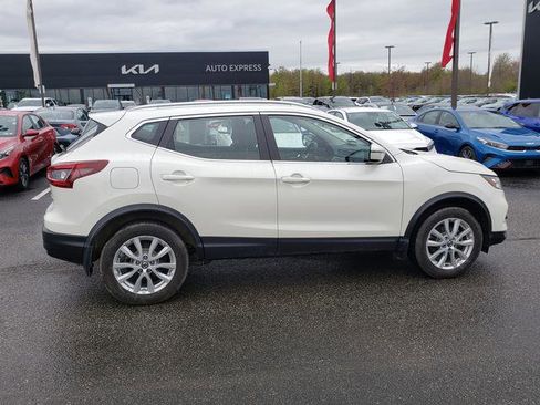 Used 2022 Nissan Rogue Sport SV AWD/4WD image 2
