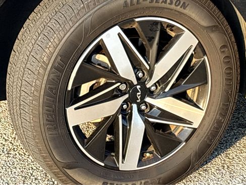 Used 2022 Kia Sorento S image 18