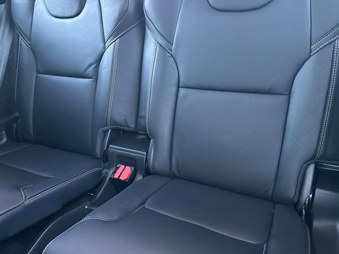 Used 2022 Volvo XC90 T8 R-Design image 17