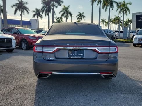 Used 2017 Lincoln Continental Select image 5