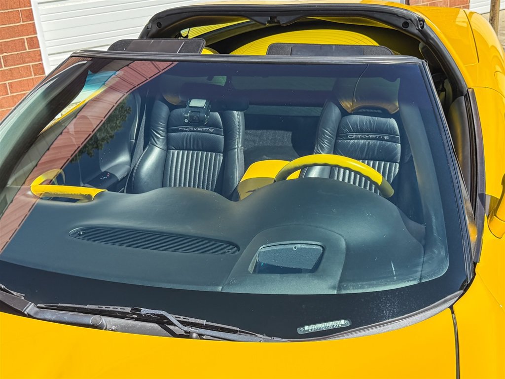 Used 2003 Chevrolet Corvette Coupe w/ Preferred Equipment Group RWD image 18