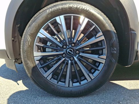 New 2026 Nissan Pathfinder Platinum AWD/4WD image 4