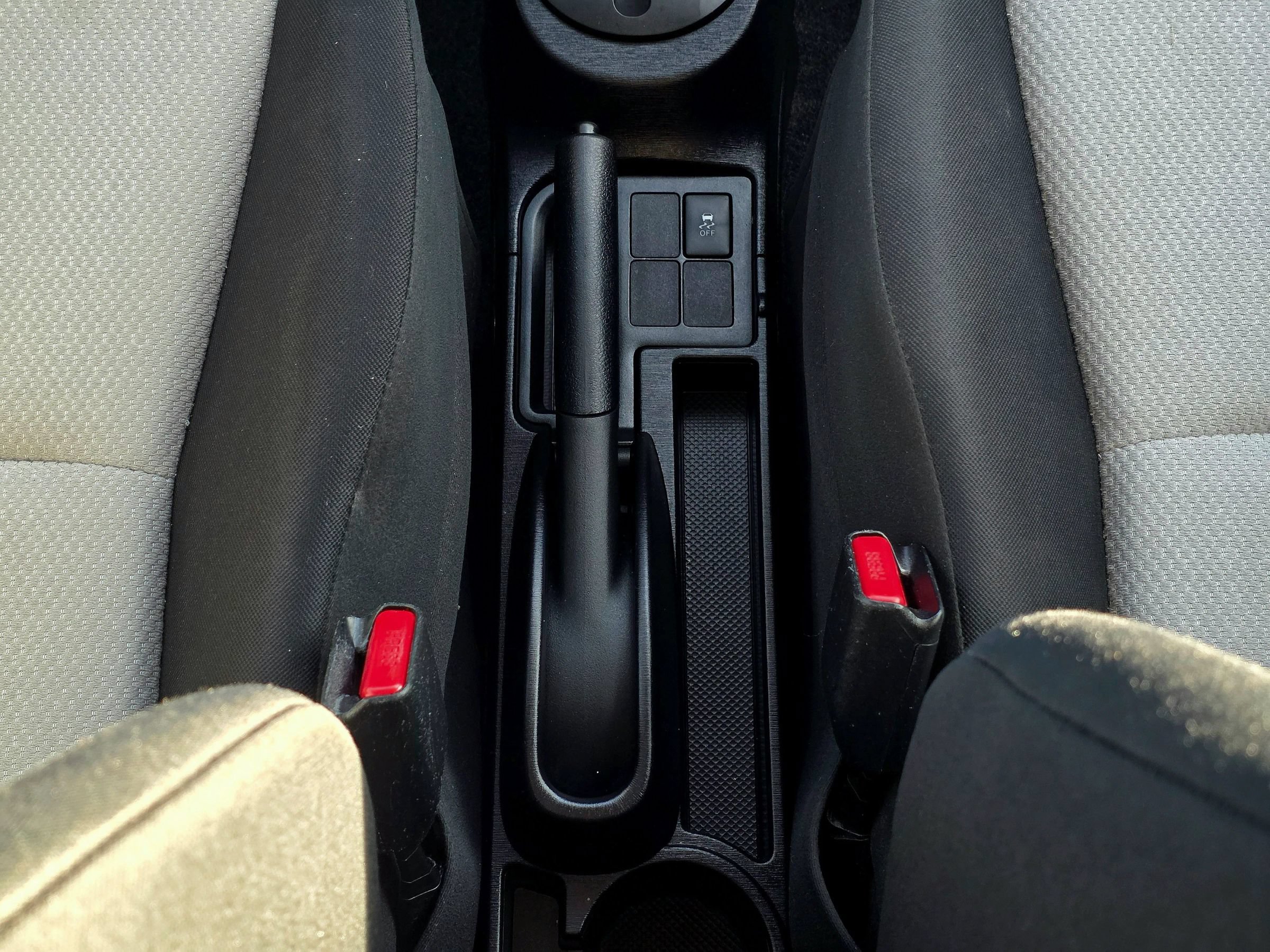 Used 2013 Toyota Yaris L FWD image 30