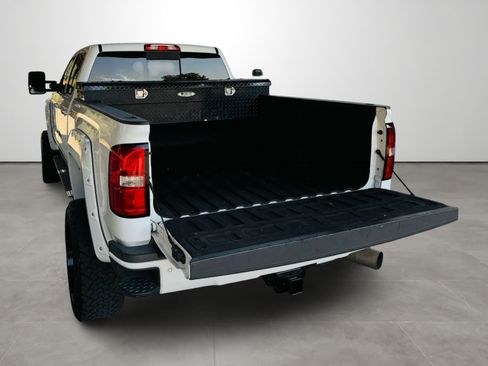 Used 2017 GMC Sierra 2500 Denali w/ Duramax Plus Package AWD/4WD image 19