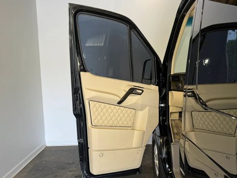 Used 2015 Mercedes-Benz Sprinter 2500 image 8