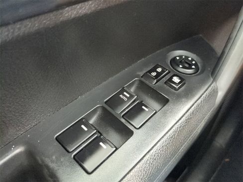 Used 2013 Kia Sorento LX image 25