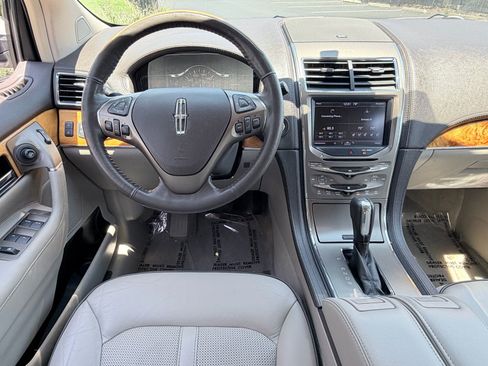 Used 2013 Lincoln MKX FWD image 10