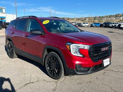 Used 2023 GMC Terrain SLE w/ Elevation Edition image 9