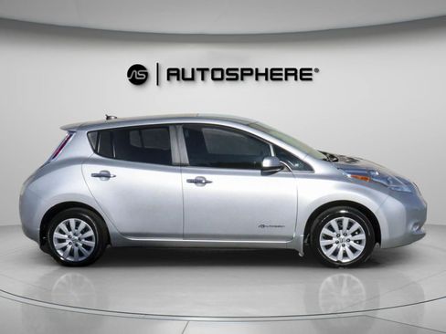 Used 2015 Nissan Leaf S image 11