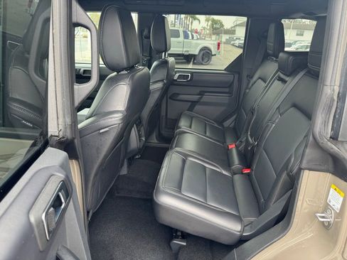 Used 2025 Ford Bronco Outer Banks AWD/4WD image 8