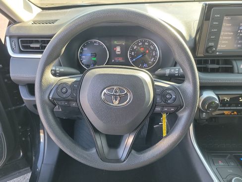 Certified 2021 Toyota RAV4 LE image 17