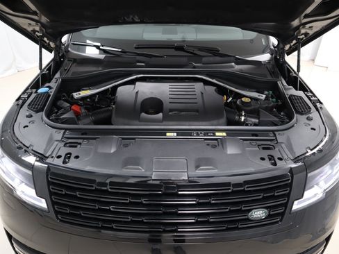 Used 2024 Land Rover Range Rover SE image 10