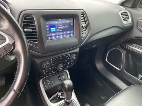 Used 2019 Jeep Compass Latitude FWD image 25