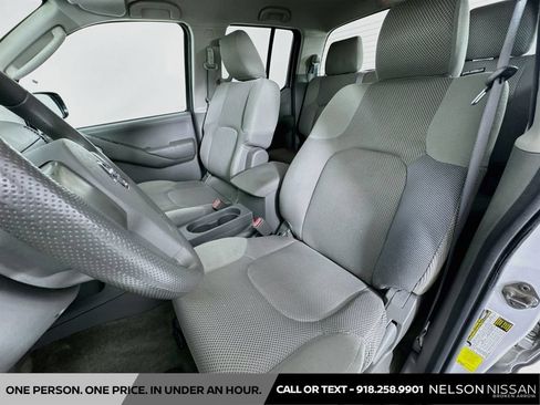 Used 2010 Nissan Frontier SE AWD/4WD image 18