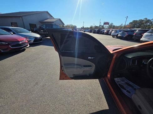 Used 2011 Dodge Charger SE image 6
