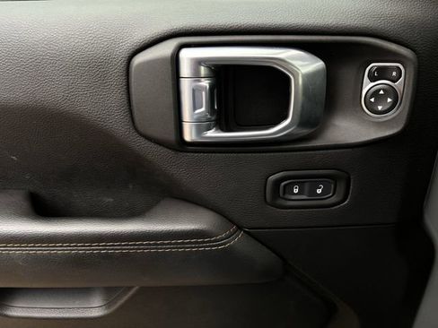 Used 2022 Jeep Wrangler Unlimited Sahara image 26