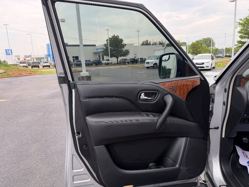 Used 2019 INFINITI QX80 Luxe AWD/4WD image 34