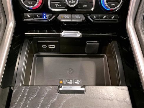 Used 2024 GMC Yukon Denali AWD/4WD image 17