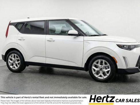 Used 2025 Kia Soul LX w/ LX Technology Package FWD image 1