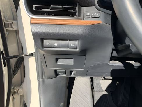 Used 2024 Toyota Grand Highlander Limited image 28