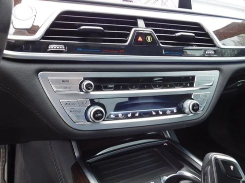 Used 2022 BMW 740i xDrive w/ M Sport Package AWD/4WD image 20
