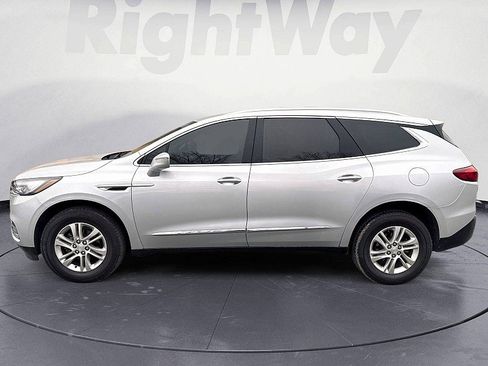 Used 2020 Buick Enclave Essence image 2