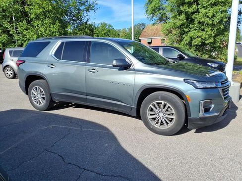 Used 2023 Chevrolet Traverse LT AWD/4WD image 3