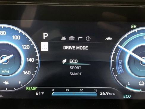 New 2025 Hyundai Elantra Limited image 24