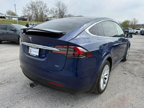 Used 2018 Tesla Model X 75D image 2