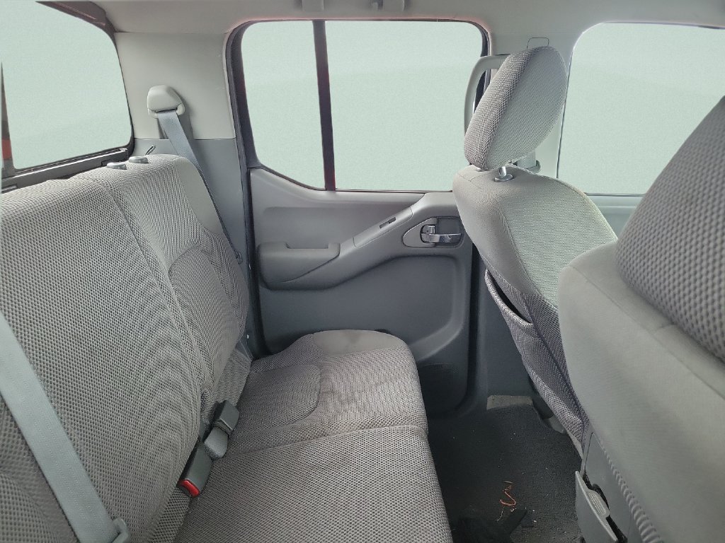 Used 2016 Nissan Frontier SV w/ SV Value Truck Package RWD image 3