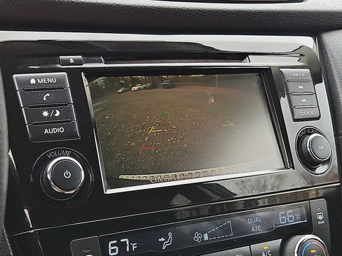 Used 2018 Nissan Rogue SV image 17