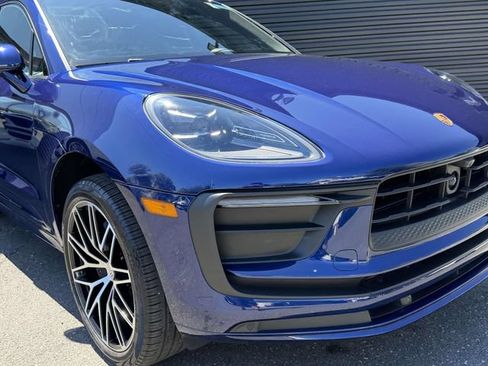 Certified 2024 Porsche Macan AWD/4WD image 11