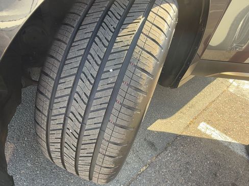 Certified 2022 BMW iX xDrive50 w/ Dynamic Handling Package image 18