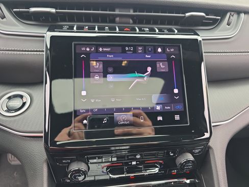 New 2025 Jeep Grand Cherokee L Altitude image 5