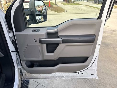 Used 2018 Ford F150 XLT w/ Equipment Group 302A Luxury image 15