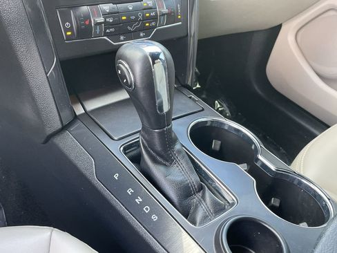 Used 2019 Ford Explorer XLT w/ Equipment Group 202A FWD image 26