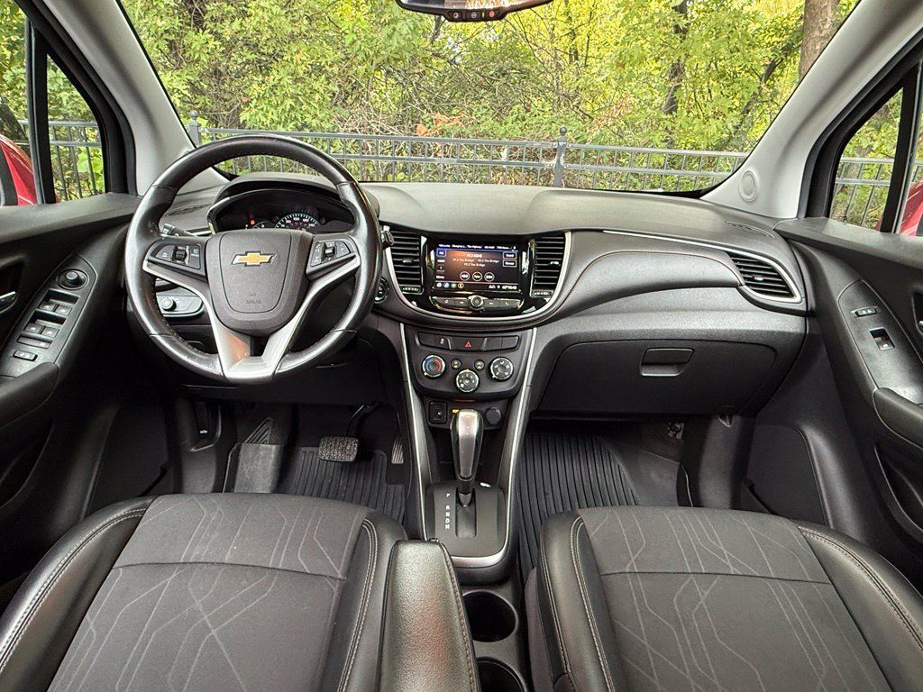 Used 2020 Chevrolet Trax LT w/ Driver Confidence Package FWD image 25