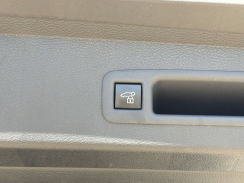 Used 2025 Toyota Sienna XLE FWD image 7