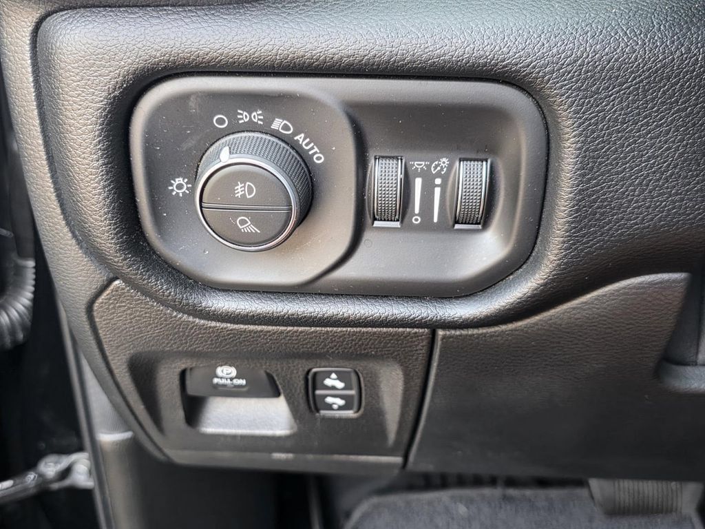 Used 2022 RAM 1500 Laramie w/ Laramie Southwest Edition AWD/4WD image 27