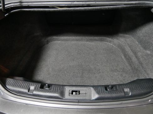 Used 2017 Ford Taurus Limited AWD/4WD image 18