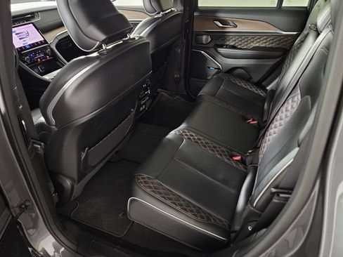 Used 2022 Jeep Grand Cherokee Summit AWD/4WD image 25