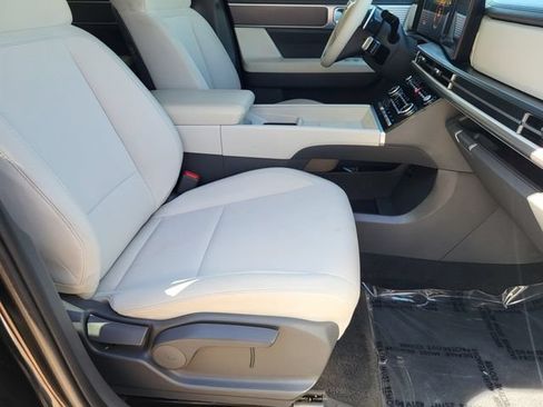 Used 2024 Hyundai Santa Fe SE FWD image 11