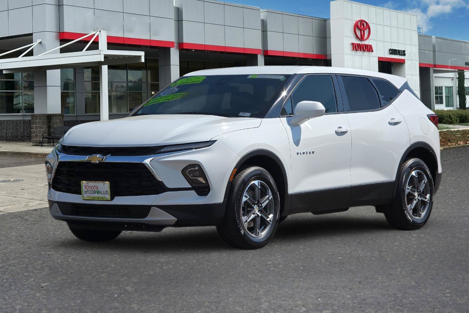 Used 2025 Chevrolet Blazer LT AWD/4WD image 8