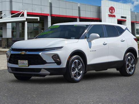 Used 2025 Chevrolet Blazer LT AWD/4WD image 8