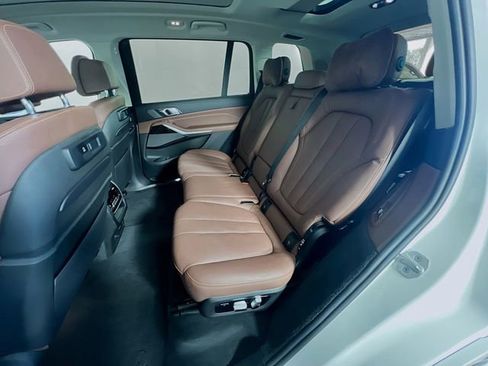 Used 2021 BMW X7 xDrive40i w/ Premium Package image 27