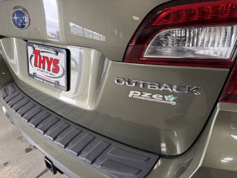 Used 2017 Subaru Outback 2.5i Premium image 6