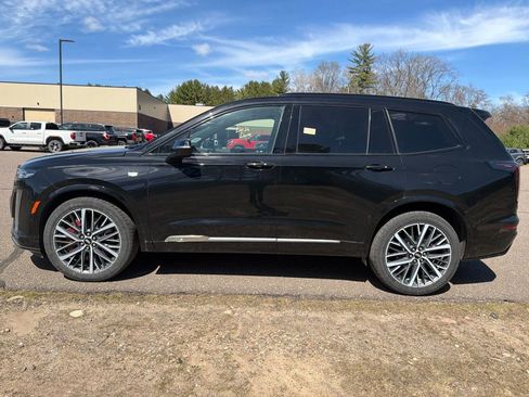 Used 2024 Cadillac XT6 Sport w/ Technology Package AWD/4WD image 3