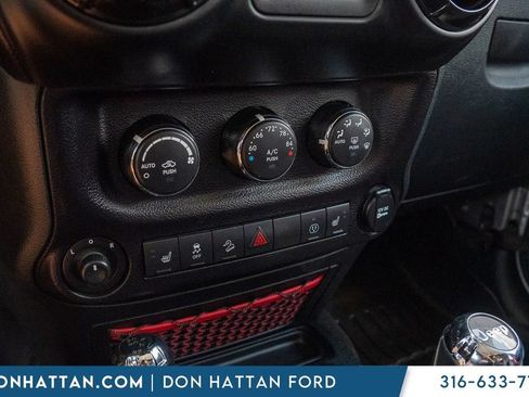 Used 2018 Jeep Wrangler Unlimited Rubicon AWD/4WD image 9