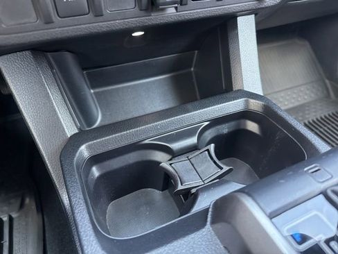 Used 2019 Toyota Tacoma SR5 AWD/4WD image 32