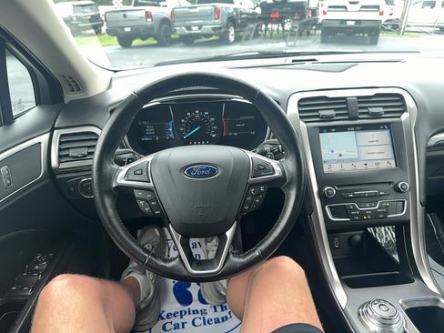 Used 2017 Ford Fusion SE w/ Equipment Group 201A image 13